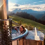 Boutique Panoramic Views Hot Tub