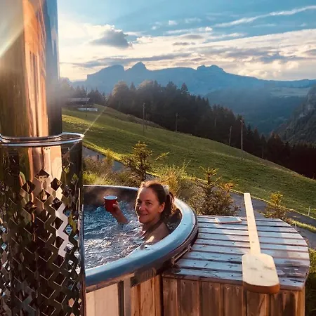Boutique Panoramic Views Hot Tub