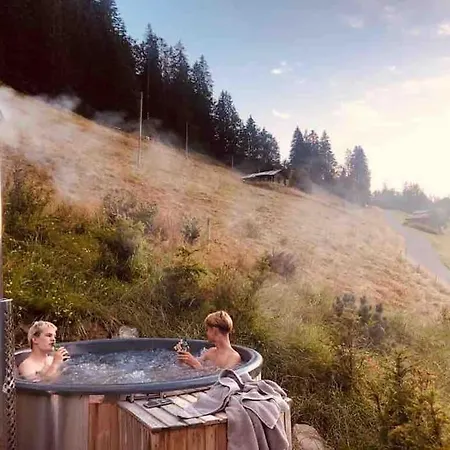 Domek alpejski Boutique Panoramic Views Hot Tub Vers L'Eglise